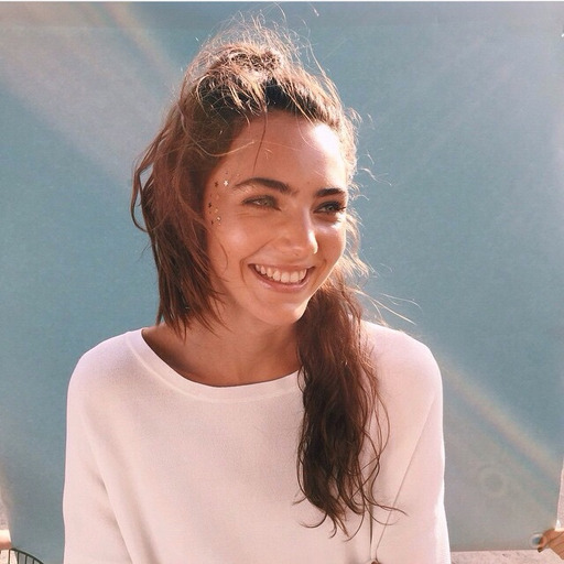 s-ommernaechte:Be with someone that makes you happy. 