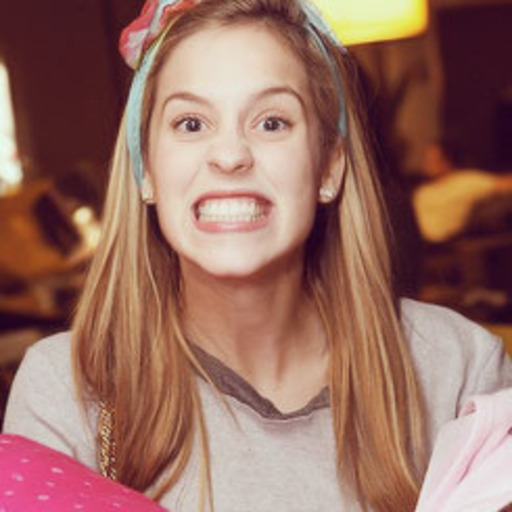 gente a tag vai ser HappyBDaySophiaAbrahao reblog pra todos saberem!