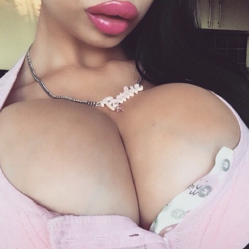 XXX bimbo-obsession: Big fake bimbo tits in a photo