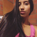 Yo no quiero sentir nada por nadie. No quiero sentir amor, no quiero sentir amistad, no quiero sentir ni tristeza ni felicidad por alguien. No quiero que alguien me importe. Porque al final todos se van, y dejan un vacío que no puedo controlar. 