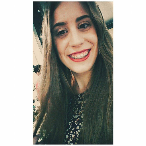 "O sexo virou uma brincadeira, um abraço é desculpa pra se aproveitar. Beijar na boca virou disputa. Alianças vão parar ao bolso. Elogiar é chamar de boa. Namoro é fora de moda. Amor é perda de tempo. Cada vez mais o ser humano se perde em coisas