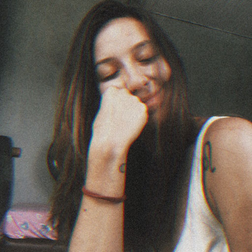 Ontem eu dormi pensando em você.