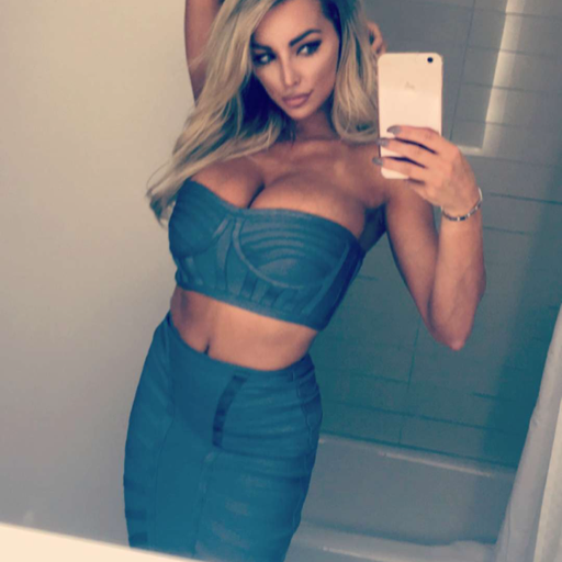 lindsey-pelas:  Lindsey Pelas game adult photos