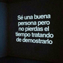 chica-confundida7:  “No te enojes porque se durmió y no contestó,  ponte feliz porque te habló hasta más no poder.”Lo vi por ahí 