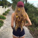 cabelo feio + rosto feio + sorriso feio + voz feia + corpo feio = eu
