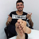 dannycon:  dannycon:  coolnelson92:  Do you like to smell between male toes?   👃  👣       I want to be in beards place    Absolutely    Help me out?