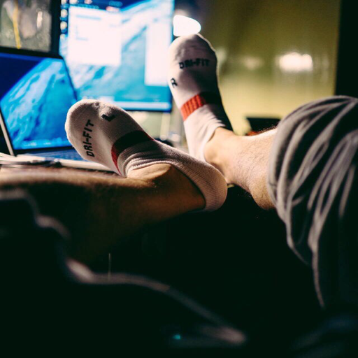 petiii13:  Reblog if you want your followers to Send you sock pics!
