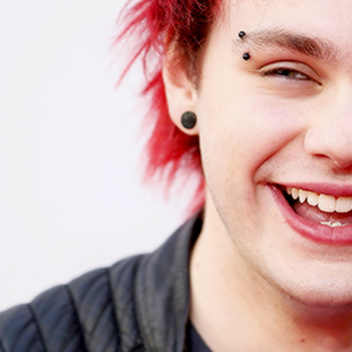 REBLOG IF YOURE A MICHAEL GIRL OR IF YOU LOVE MIKEY