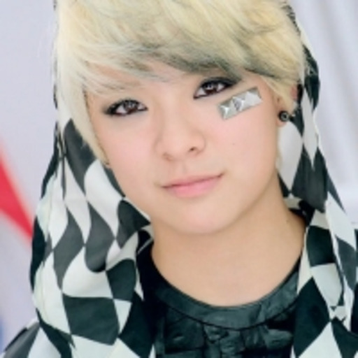  Amber’s “Follow Me” song ^O^ OMG her voice is AMAZING,