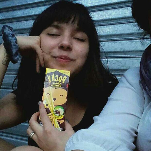 Quiero estar en tus oídos, quiero entrar en tus latidos 