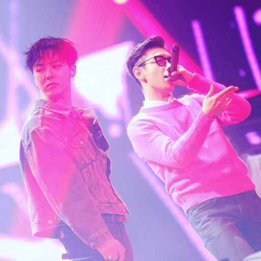 creepygenitals: Lord Seungri blessing a fan boy