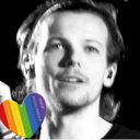 ungodlythighs:  louisandharryandlove:  Louis’ sprawled across the boy’s laps