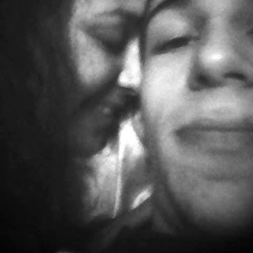Aveces soy tan osea hello, omg, dah, hablale a la mano, que roto, picante, pooobre, pescate, que des, ay galla, 0 que te pesco, que ordi. Y aveces soy tan que wea, conshetumare, chupalo, maraca culia, andate a la chucha, quiero pico, fea culia.