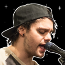 its-the-sos:  How the hell does Calum Hood look so squishable yet so muscular at