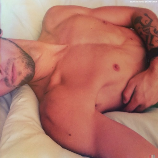 southern-digital-dreams:  Hitting the other weights …hahaha   I wanna play with this balls