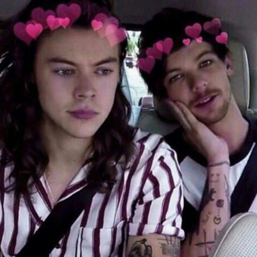 mybfhas27tattoos:  singitpilar:  can u believe Louis fell in love w this baby and now dates this MAN what kind of lottery winning bs is this?????  But can you believe Harry fell in love with this baby and now is married to THIS man