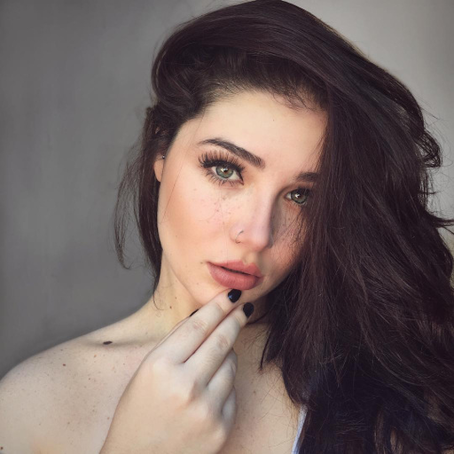 Mulher não é status pra você curtir e depois comentar.