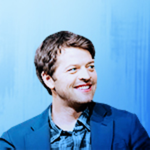 bestillmyshippingheart:   do you think when dean and cas kiss, dean does that thing where his thumb smooths over cas’ cheek do you think when dean and cas kiss, cas does that thing where he pulls dean in by the collar 