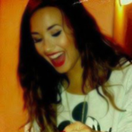 Me processem, mas eu acho a Demi Lovato mais bonita que a Megan Fox.