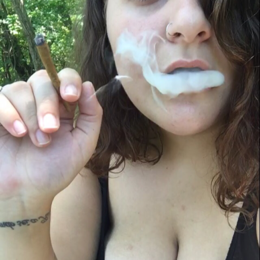 tiredeyesmermaidthighs:  Happy Sunday:)