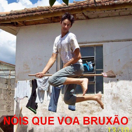 Visita é uma tristeza, te obriga a usar roupa decente em casa!
