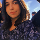 Ela está mudada. Pensativa. Grossa. Calada. Fria. Ignorante. Quieta. Desconfia de tudo... Mas no fundo, ela só não quer ter o coração partido outra vez.