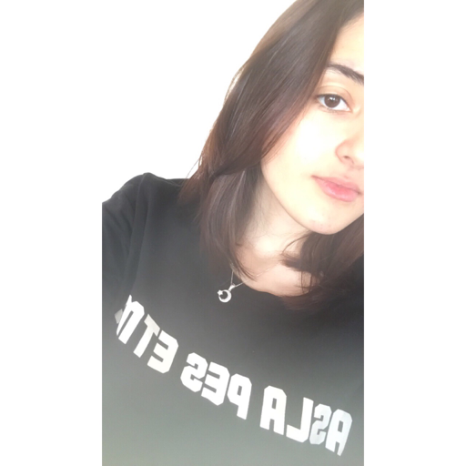 Normalde bi kitabı 3 günde bitirebilirim ama kafam o kadar dolu ki elime bile alamıyorum