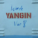 guluslerdekikaranlik:  sigara kullanan bir insana “neden sigara içiyorsun?” denmez. sigarada ateş ile yanıyor, içimizde yanan ateşler var. sigarada yanınca kül oluyor, yana yana kül olanlarımız var. sigarada kendini bulan da var benim gibi