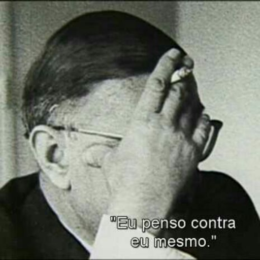 goledesaudade:  amor não é bicho de sete cabeçasnem gato de sete vidasamor é paramor não quer ser entendidonem desperdiçadoamor quer ser vivido.vm.