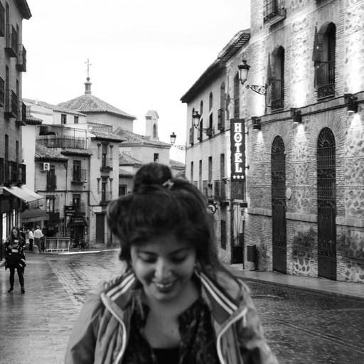 suertequetevi:    Quizás porque soy un mal negociante  No pido nada a cambio de darte  Lo poco que tengo, mi vida y mis sueños. 