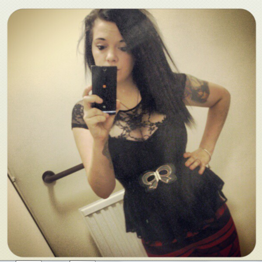 emisfluff:  It’s one of those evenings where I wouldn’t mind a good movie, ice cream and a cuddle :3   Yes please tonight
