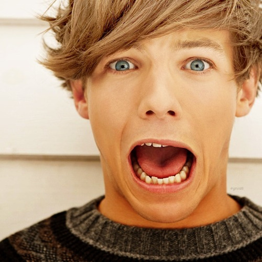 I'm officially obsessed with gifs of Louis on tour:
