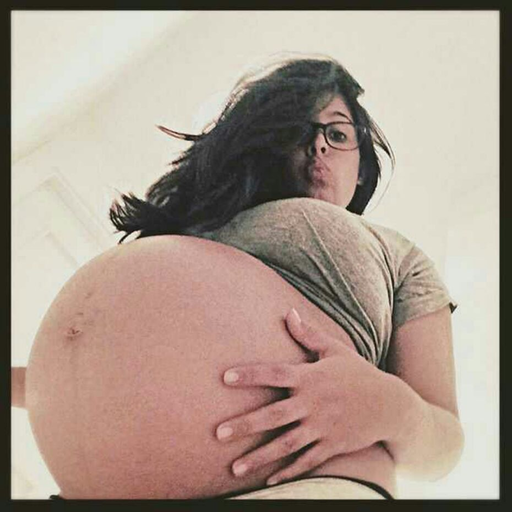 weird-kinky-girlnextdoor-xo:  onesmalllsecret:  hyperia83:  bigbabybellies: Amazing long crowning One of my favorite births!  the slip ins and knowing that she’s had to push for hours and having to have her legs spread open the whole time is the biggest