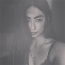 A los 6 ella quería ser bailarina... A los 8 ella quería ser veterinaria.... A los 10 ella quería ser profesora... A los 13 ella quería ser bonita... A los 16 ella quería morir.