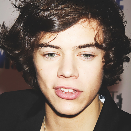 harrysgettinhead:  nice caption just kidding i’m deleting it u peasant 