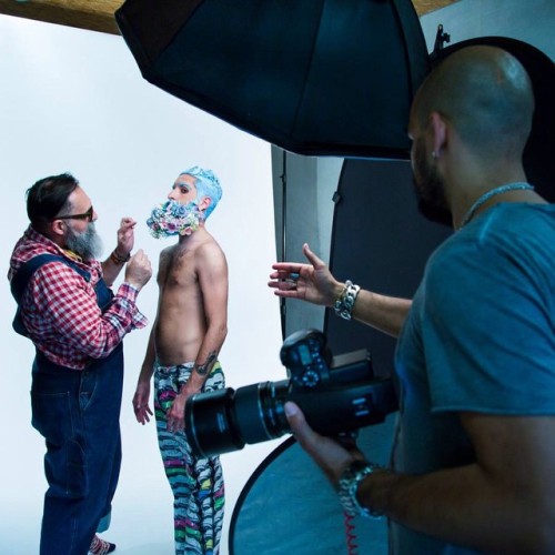 Behind the scene! Styling a flower beard for P!NK project of Alexander Palacios @lookatpalacios take