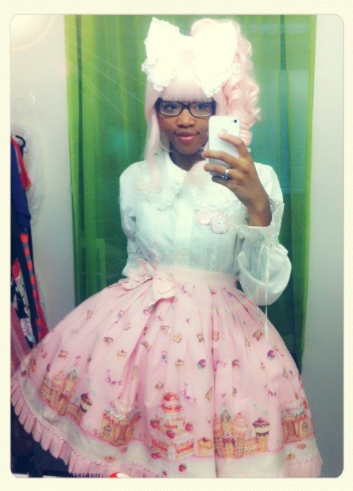 sugarskulli:  nombee-zombie:  Jumping on the bandwagon! Favorite coords of 2013.  Holy shit are you cute or what 