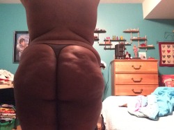 blackbbwqueen: It’s definitely been difficult to accept the fact that I have rolls. But you know what? I’ve decided to focus on the features that I love. Like my ass! Don’t y'all agree? 👅💦😉