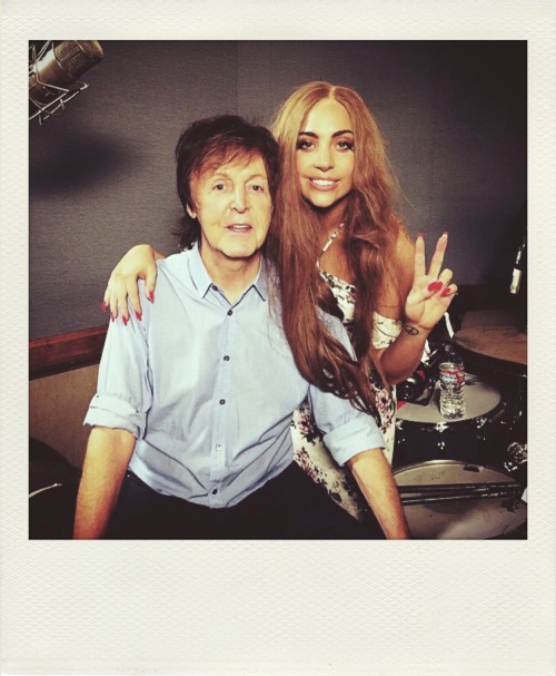 artinpopculture:Gaga with legends.