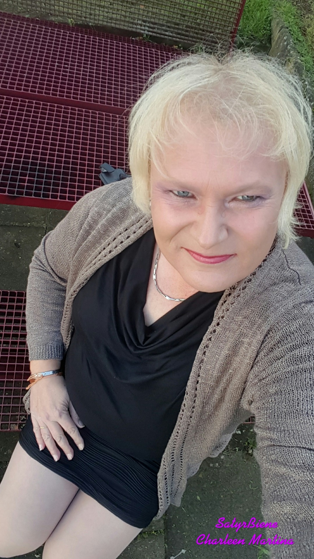 charleen-martina:  Ich war mal wieder auf langer Fahrt und hatte ein paar Selfies