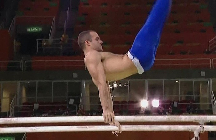 peek-a-dillo:  Danell Leyva’s striptease on the Parallel bars at the Rio 2016 Olympic