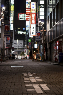 inefekt69:   	Side Street in Nishi Shinjuku - Tokyo, Japan by inefekt69    