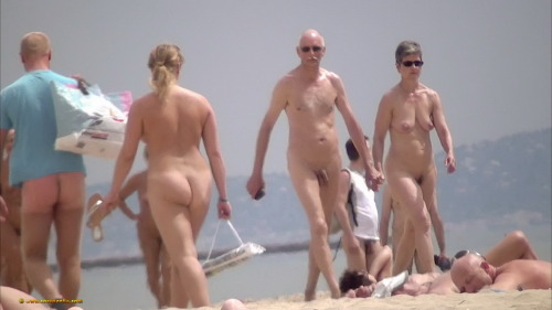 Couples find nude walking a great way to porn pictures