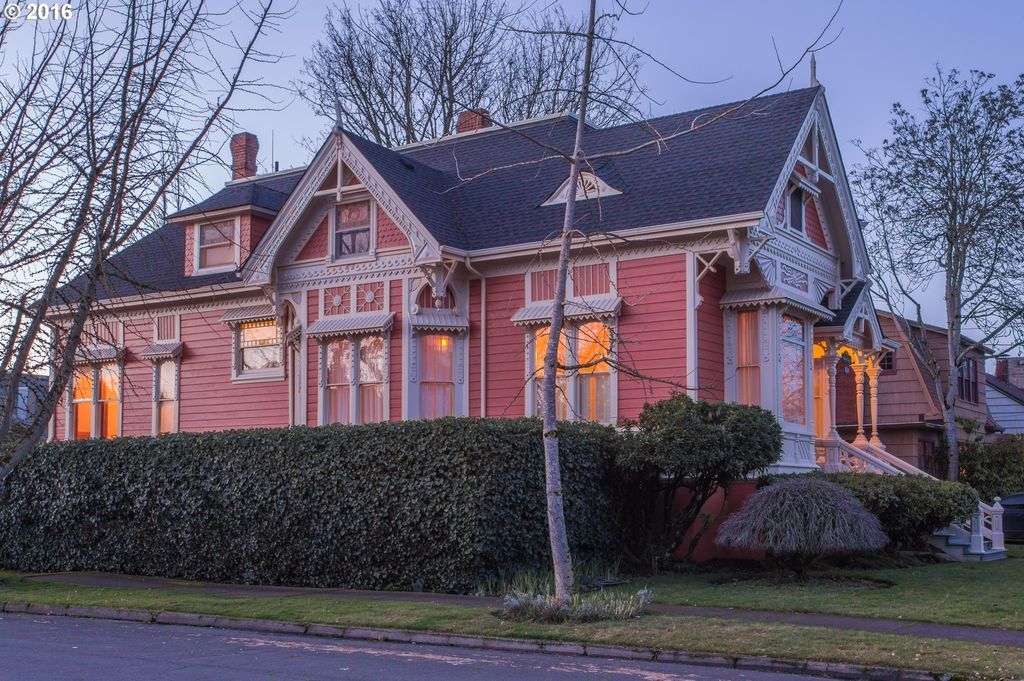 househunting:  $304,291/3 brAlbany, OR  For an old Victorian that is very well kept