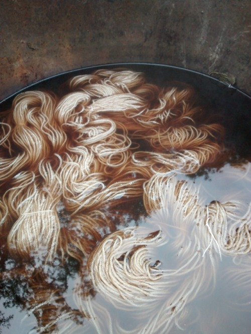 A glimpse of our natural dyeing process. 2DyeCru are true ‘cottage’ dyers! Everything is dyed at our