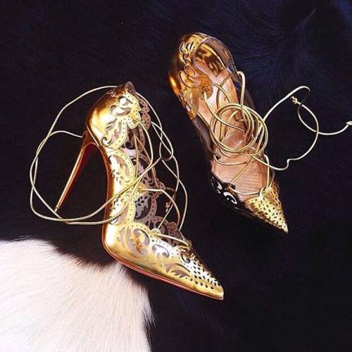Louboutin heels repost via @sydneyfashionblogger Everythang @louboutinworld #LOVE #OBSESSION#hauttal