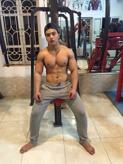ladboy12: suasuame: gayxxxviet:  Đức ơi đcm nhà a đấy :))) mò ảnh cu a khó vl  