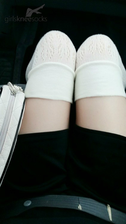 girlskneesocks:  thanks for submit :D please follow this girl *U*  petitexbabydoll.tumbl