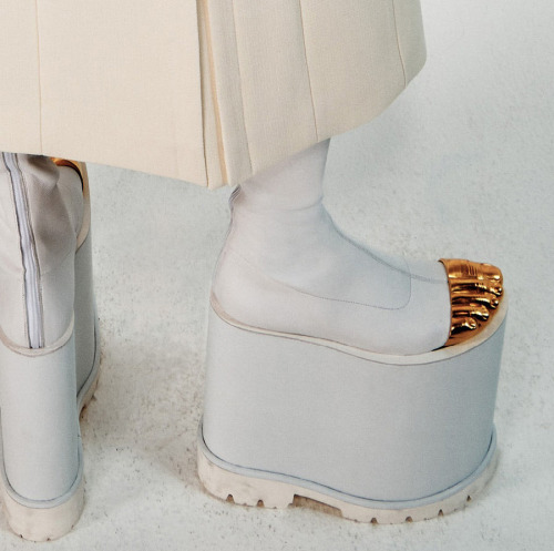 Trendy Boot for FW21: 90′s Spice Girls style chunky platform boots.GCDS, Molly Goddard, Schiaparelli