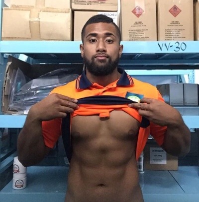 kiwi-guy: polywoodandcream: tonganbooty:This guy is so sexy. sweet and humble. oh and rough in bed t